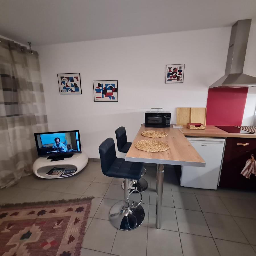 Beau Studio Tout Confort Au Calme Avec Parking . Διαμέρισμα Βιλερμπάν Εξωτερικό φωτογραφία
