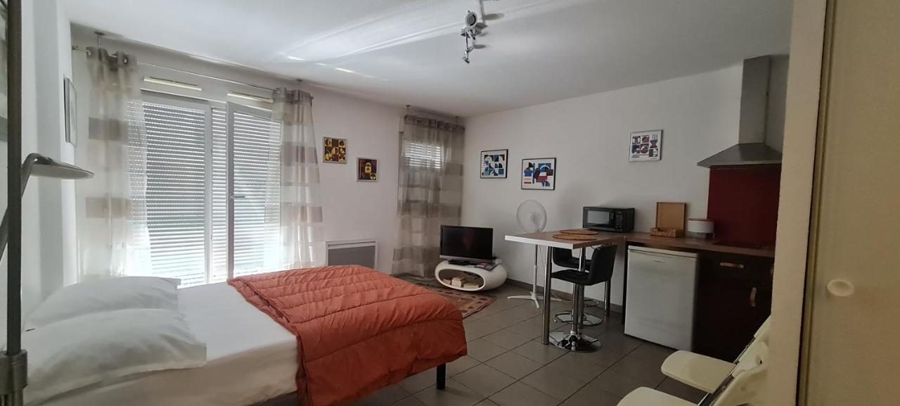 Beau Studio Tout Confort Au Calme Avec Parking . Διαμέρισμα Βιλερμπάν Εξωτερικό φωτογραφία
