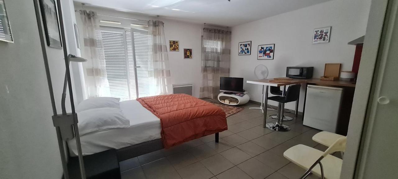 Beau Studio Tout Confort Au Calme Avec Parking . Διαμέρισμα Βιλερμπάν Εξωτερικό φωτογραφία