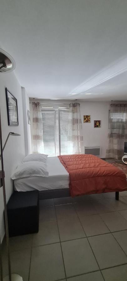 Beau Studio Tout Confort Au Calme Avec Parking . Διαμέρισμα Βιλερμπάν Εξωτερικό φωτογραφία